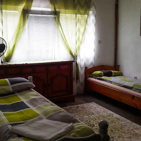 شقة Apartman Ema